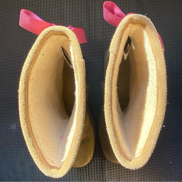 BearPaw “Carly” Shearling Boot Nubuck - Picture 12 of 15